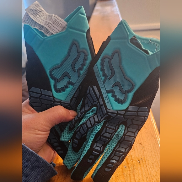 Fox racing gloves , pawtector , men's size small , turquoise , teal , new - Picture 2 of 2